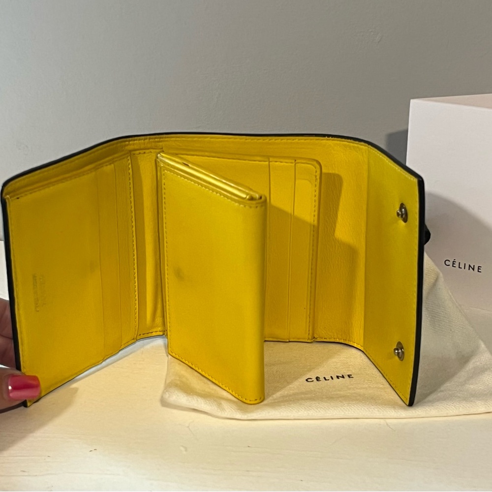 ✨AUTHENTIC CELINE’ Small Tri-Fold Wallet✨ - Picture 4 of 7